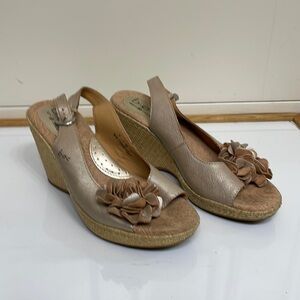 BOC Born Concept Floral Wedge Sandals Women's 7